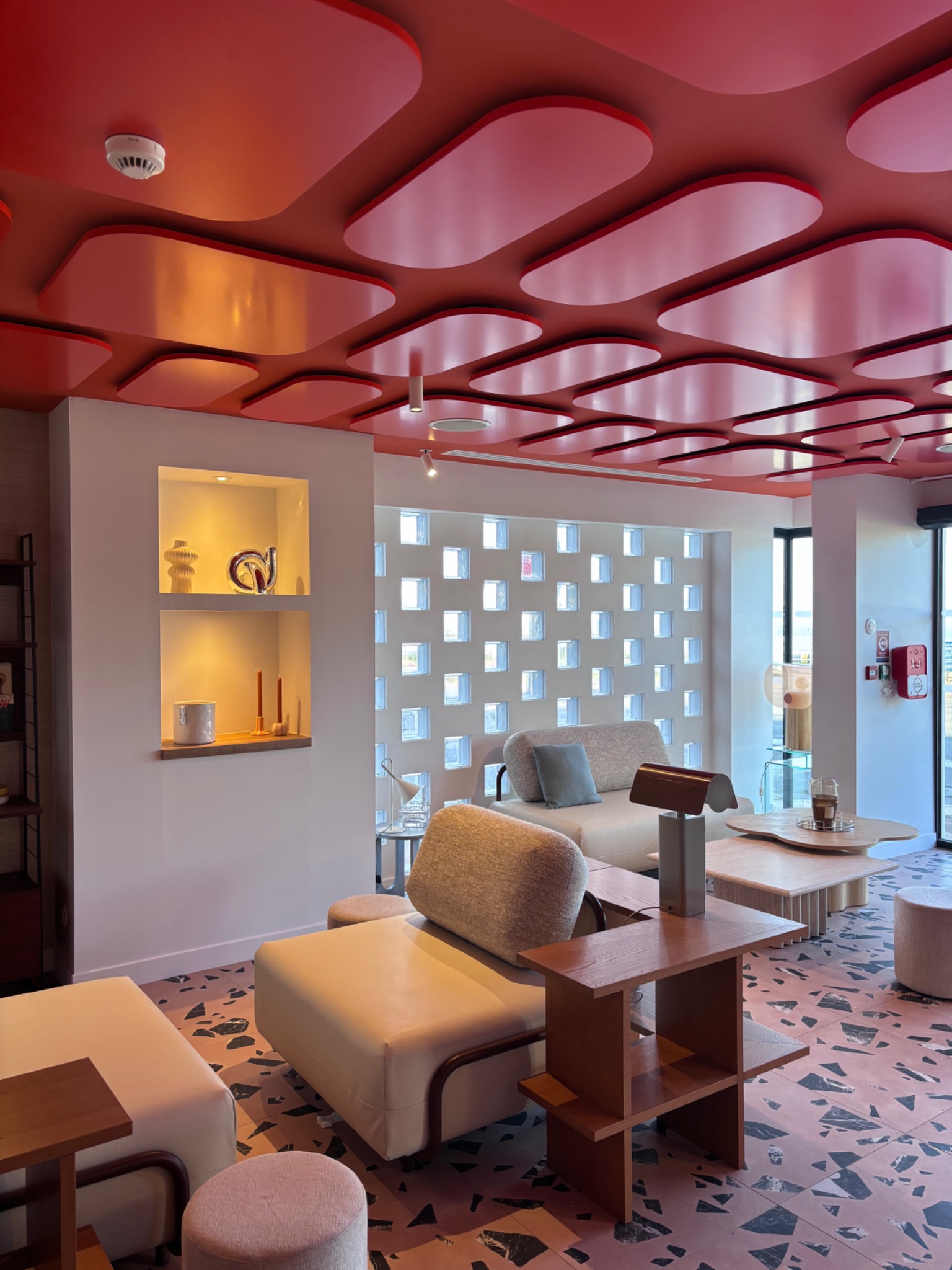 Éclairage décoratif du salon de l’Hôtel Beau Rivage à Royan
